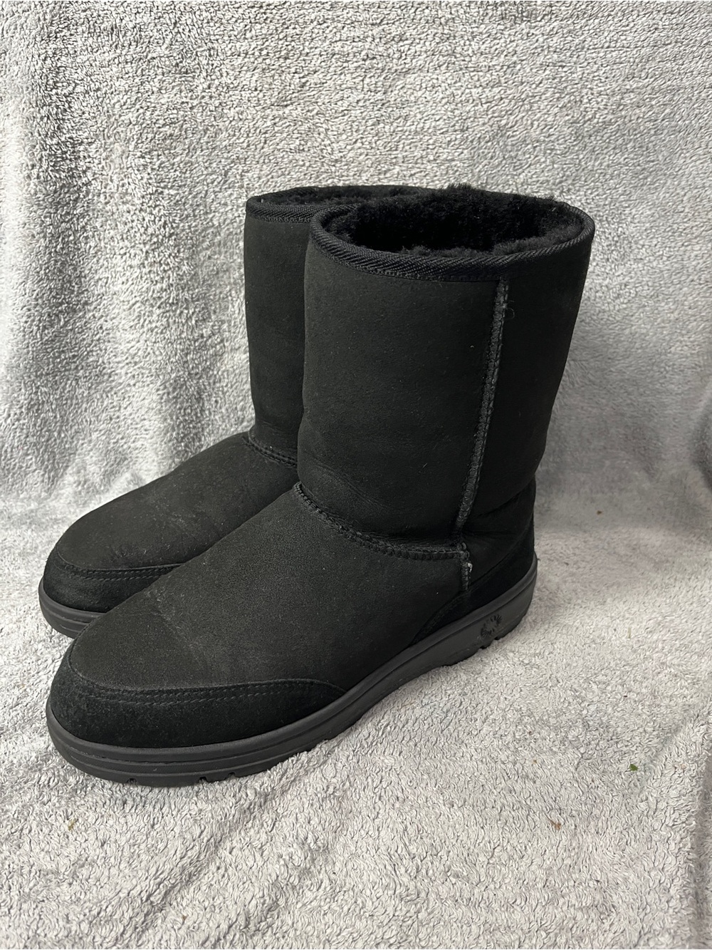 Ugg Australia ultra short 5220 black sheepskin boots women’s sz 10